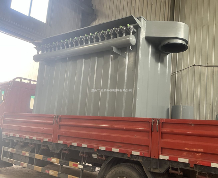 江蘇常州電力設(shè)備配套電廠庫(kù)頂DMC-160布袋除塵器發(fā)貨 江蘇常州電力設(shè)備配套電廠庫(kù)頂DMC-160布袋除塵器發(fā)貨